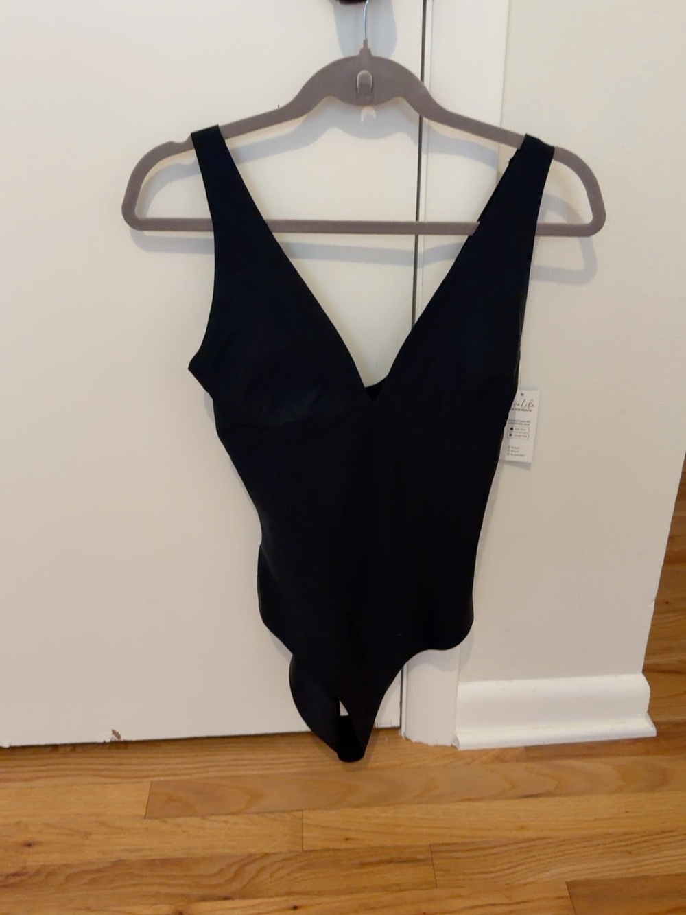 Cupshe Slim & Sculpt Black One Piece Swimsuit NWT Size M Deep V